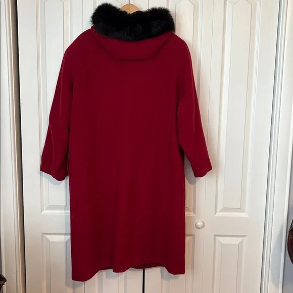 Handcrafted Inuit Parka - Picture 5 of 5